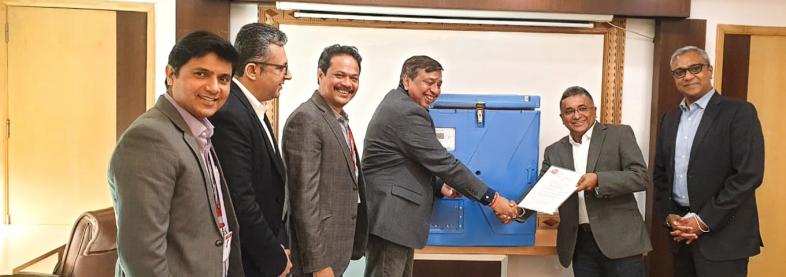 ELF staff shaking hands with SpiceJet and Tower Cold Chain Solutions staff